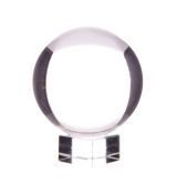 Kryštálová guľa na stojane