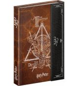 NOTIQUE Týždenný magnetický diár Harry Potter – Dary smrti 2027, 11 x 16 cm